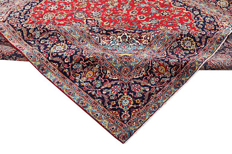 A carpet, Kashan, ca 273 x 270 cm.