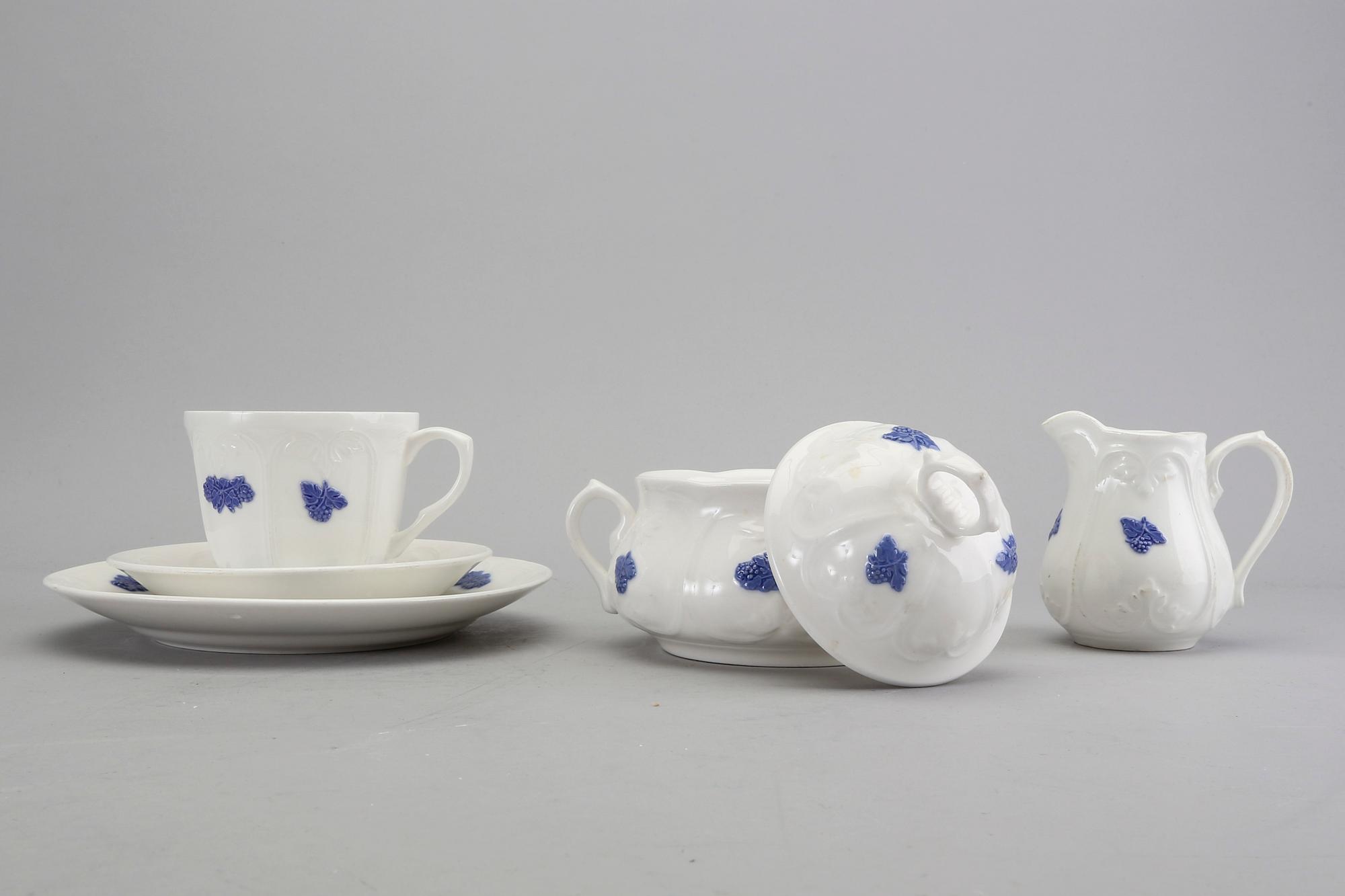 Servis 44 dlr "Blå Blom" Gustavsberg 1900-talets andra hälft porslin.