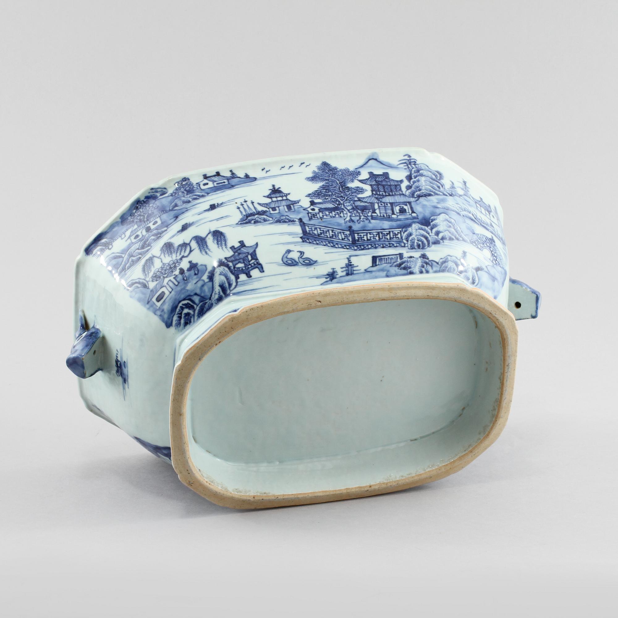 TERRIN, porslin, Kina, 1700-tal.
