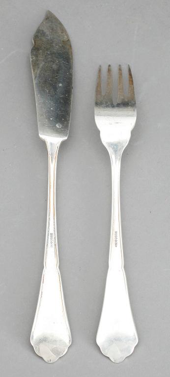 FISKBESTICK, 24 delar, silver, Tyskland, 1900-talets första hälft. Vikt ca 1154 gram.