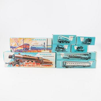 Märklin, 5 st. lok, bl a modell 3048 och 3043, 6 vagnar av olika modell.