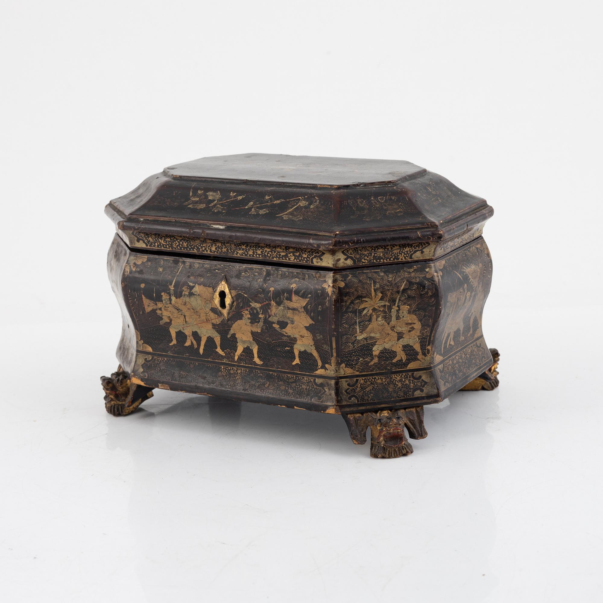 Teskrin, lackerat med insatser av tenn. Qingdynastin, 1800-tal.