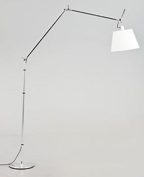 GOLVLAMPA, metall. Artemide, Tolomeo Bord, design: Michele De Lucchi, Giancarlo Fassina. H ca 390.