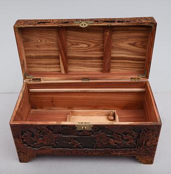 KAMFERKISTA, orientalisk, 1900-tal.