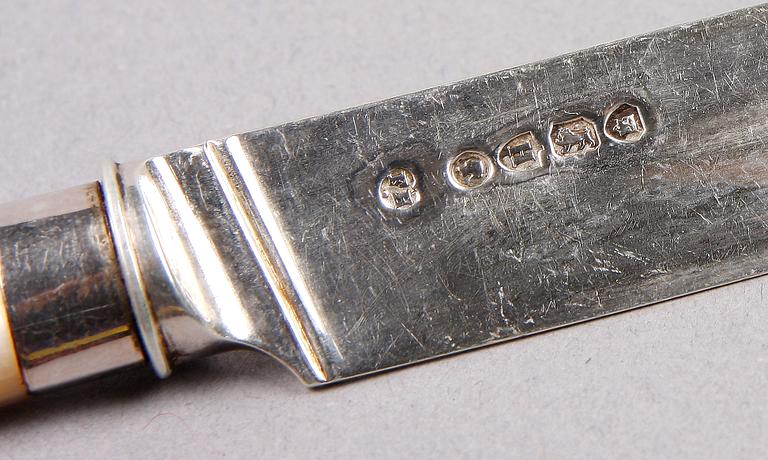 FRUKTBESTICK, 24 st i schatull, silver och pärlemor, London, 1882-83.