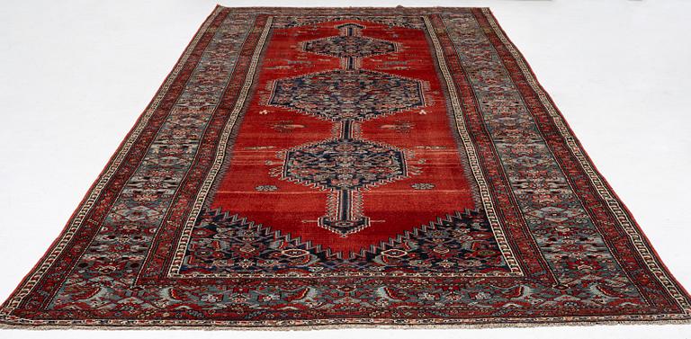 A Malayer runner, west Persia, c. 560 x 200 cm.