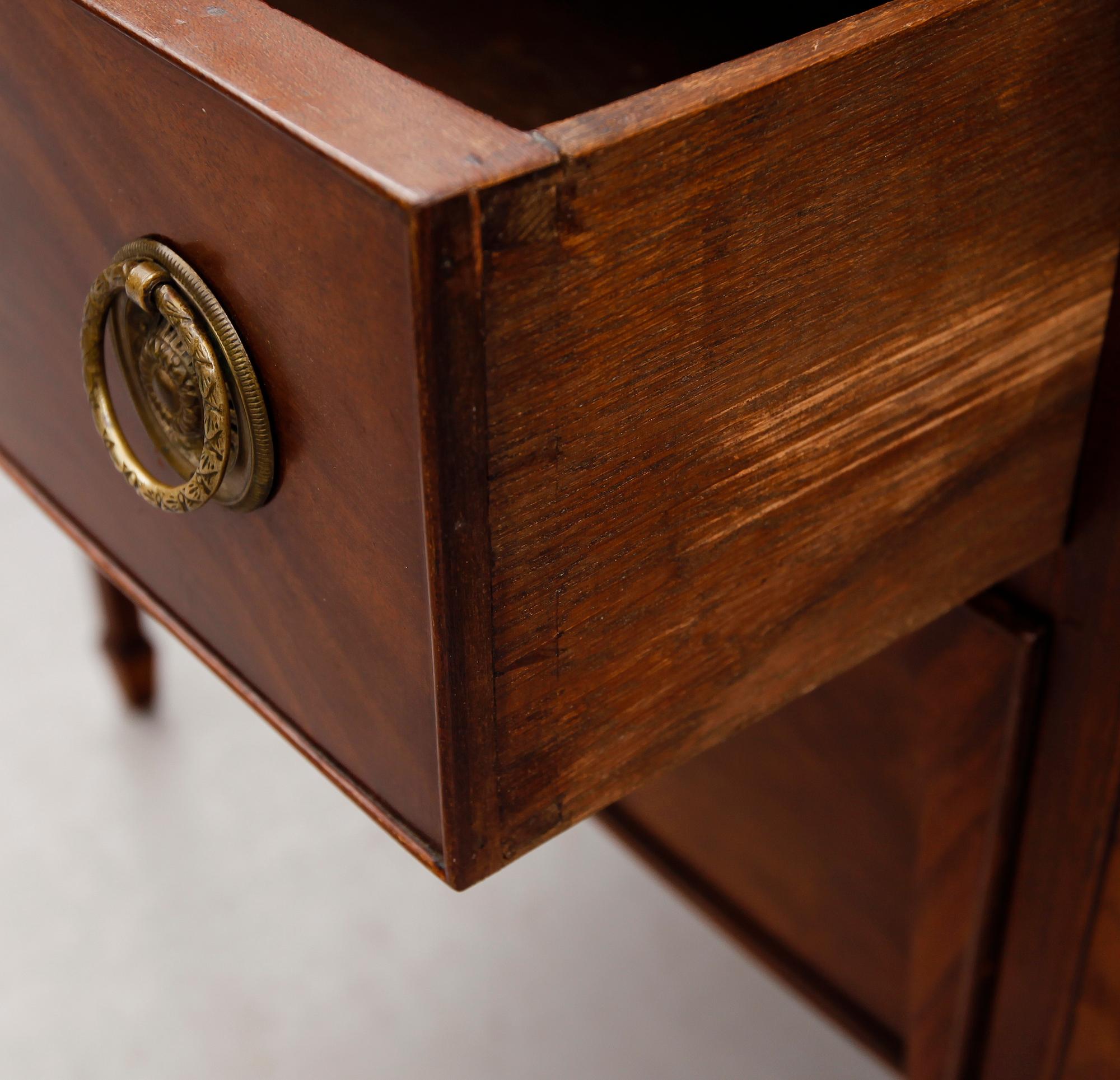 SIDEBOARD, England, 1900-talets första hälft.