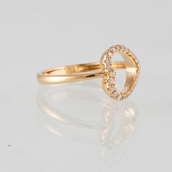 RING, 18K guld med briljantslipade diamanter ca 0.19 ct. Vikt 2,4 gram.