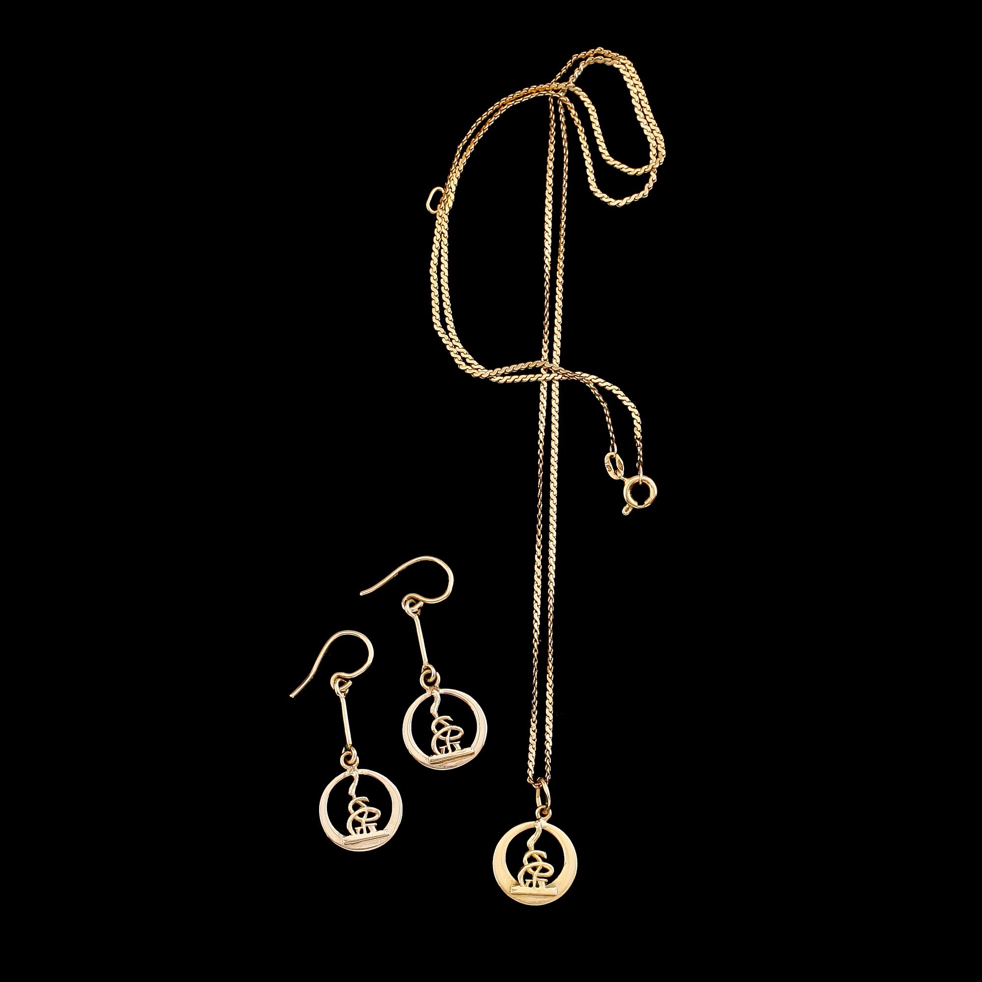 ÖRHÄNGEN 1 PAR, HÄNGE MED KEDJA, 18 k guld, dekor "Spiral Åtbörd". Vikt ca 9,6 g.