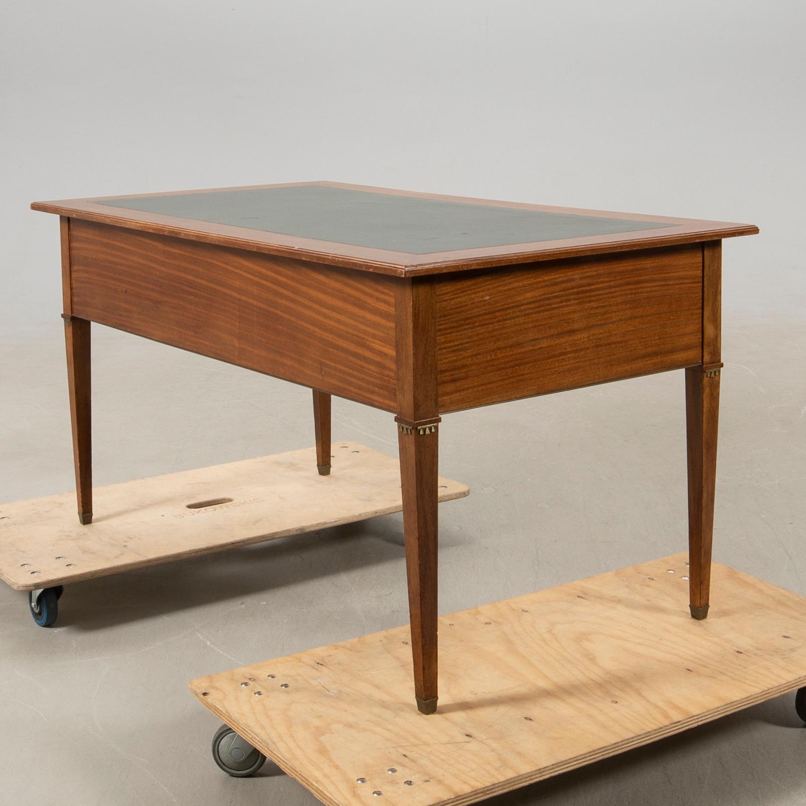 Desk in the Gustavian style, first half of the 20th century.