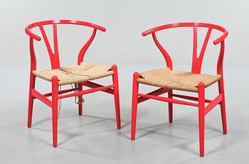 STOLAR, ett par, "Y-stolen", Hans J Wegner för Carl Hansen & son, Odense, 1900-talets andra hälft.