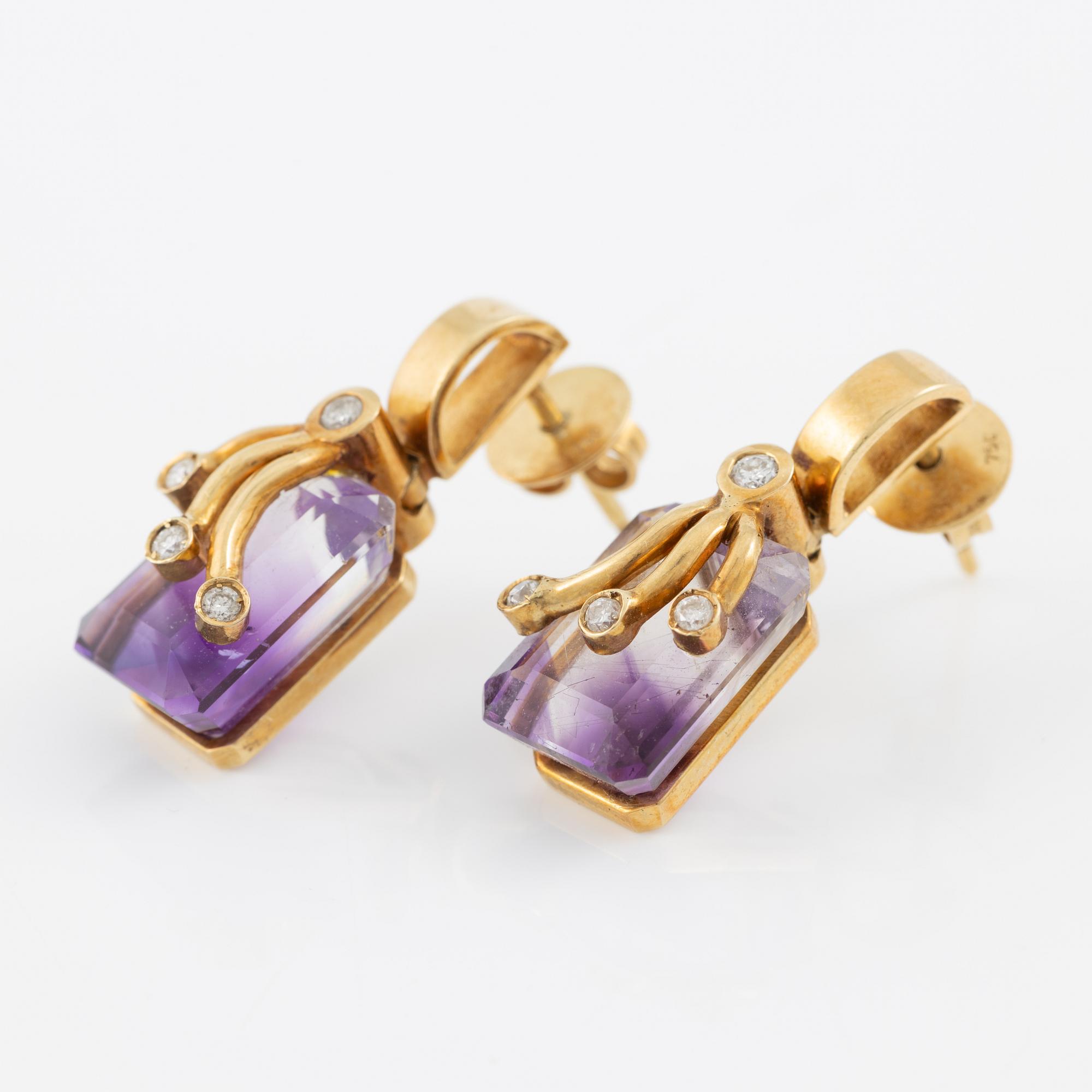Earrings, 18K gold with amethysts and brilliant-cut diamonds.