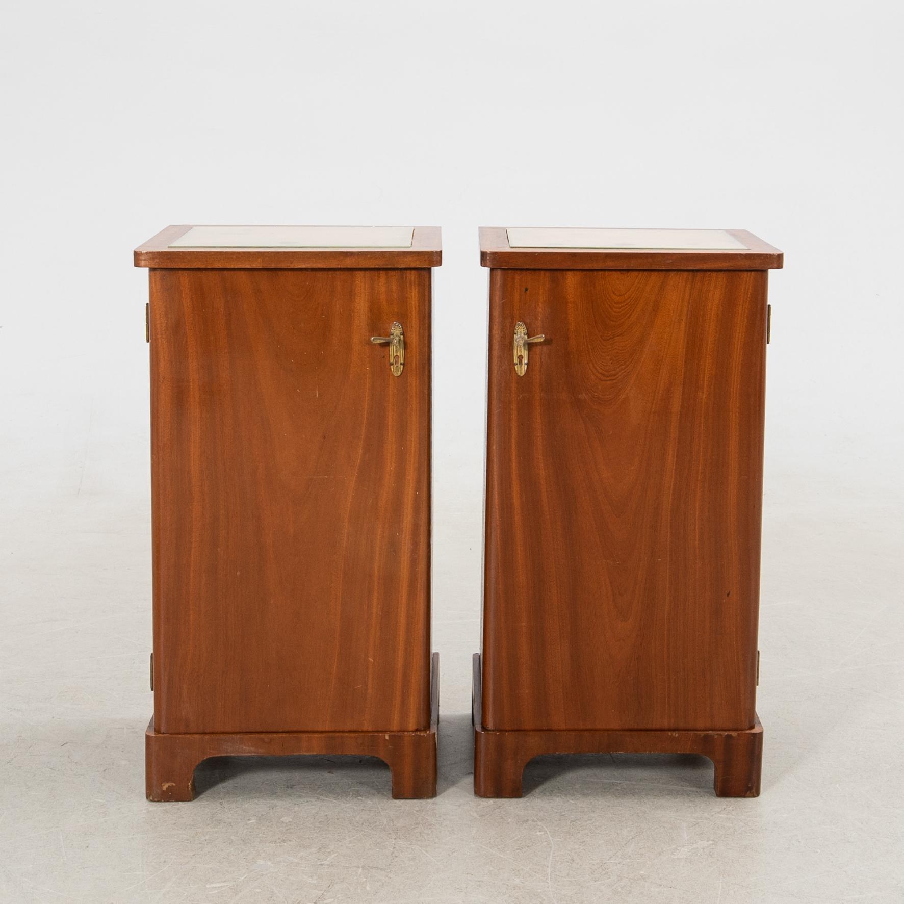 Sängbord, ett par, 1900-talets första hälft.