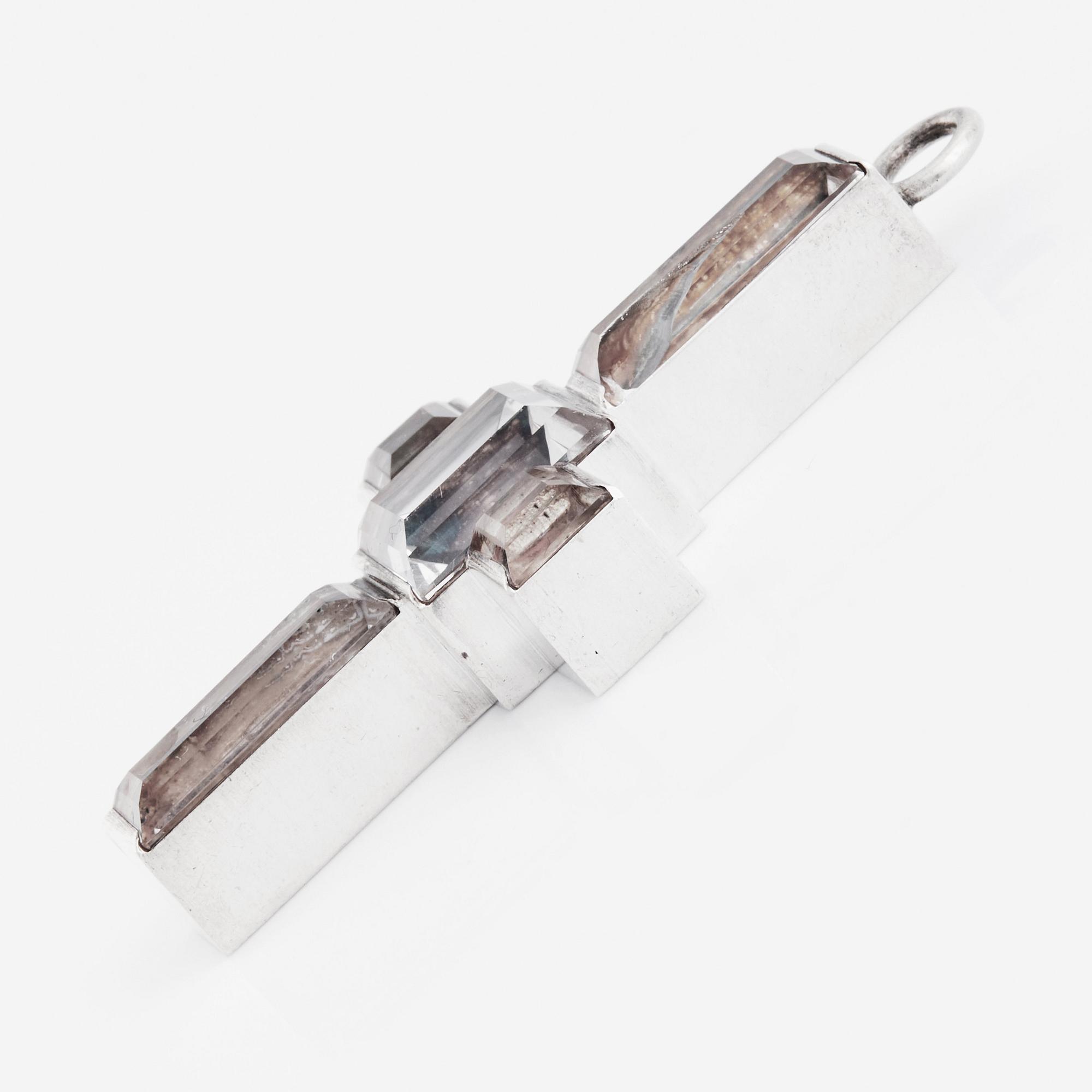 Wiwen Nilsson, hängsmycke sterlingsilver med bergkristall, i form av ett kors, Lund 1941.