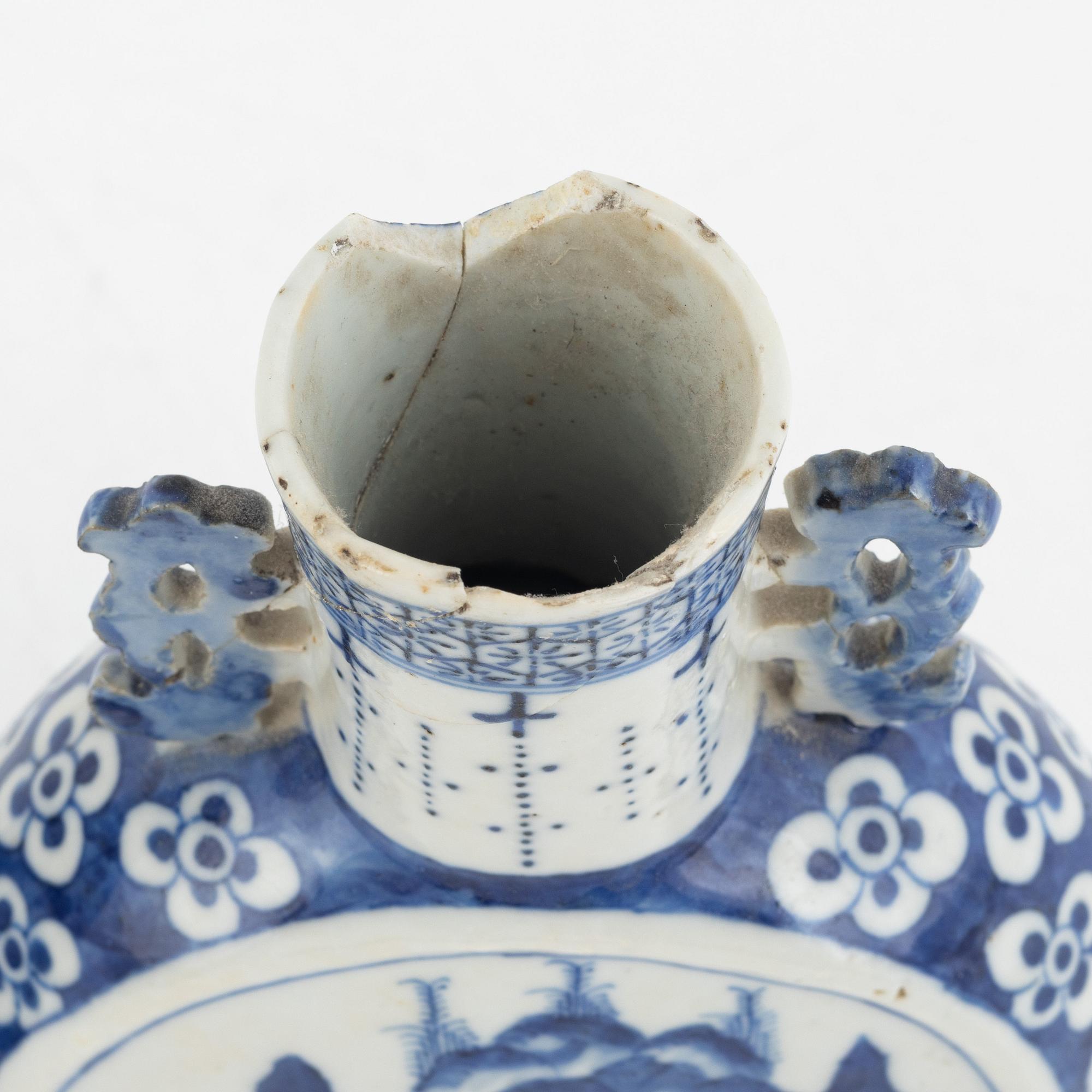 Pilgrimsflaksor, 2 st, porslin, Kina, 1800-tal.