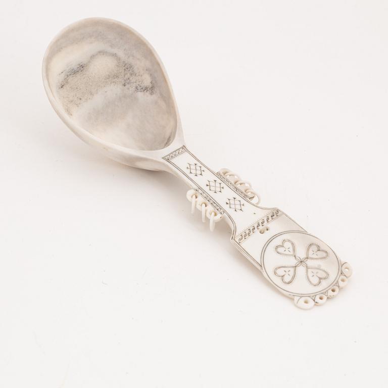 A reindeer horn spoon by Johan Fankki, before 1965, signed.