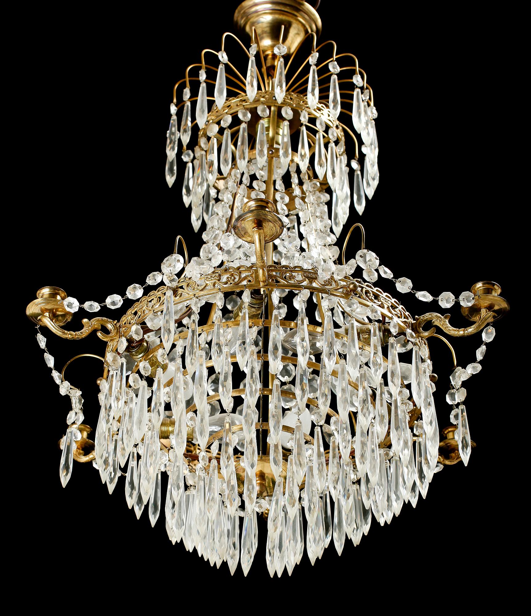 KRISTALLKRONA, empirestil, 1900-talets mitt. Höjd 65 cm.