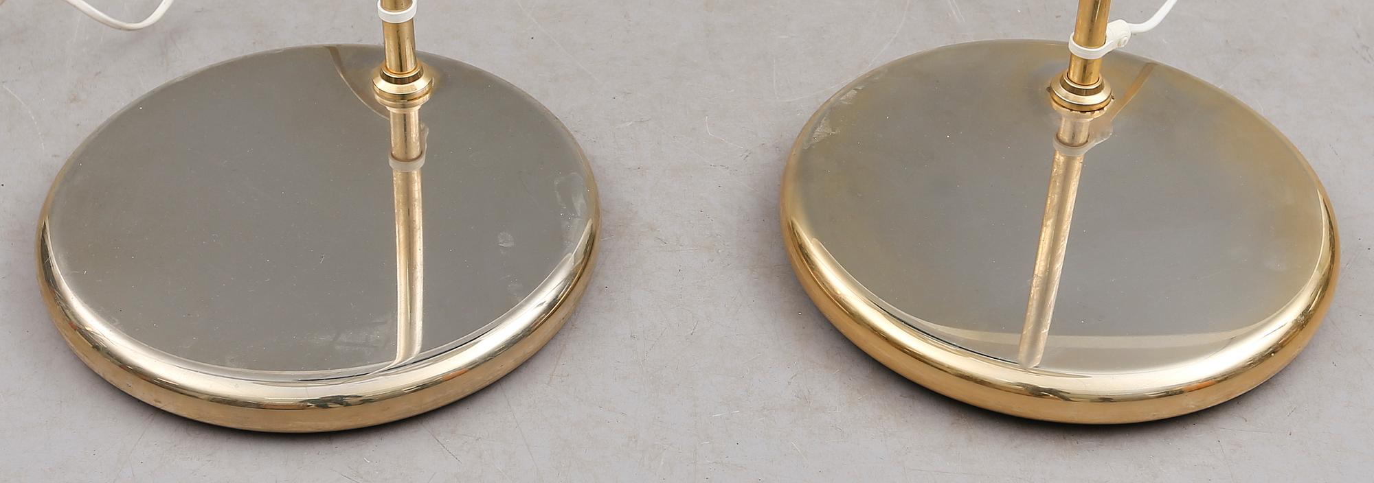 GOLVLAMPOR, 2 st, snarlika, mässing, 1900-talets andra hälft.