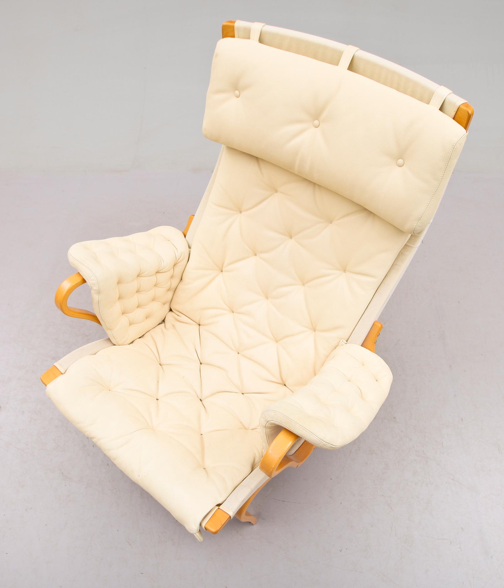 FÅTÖLJ, "Pernilla", Bruno Mathsson, Dux, 1900-talets andra hälft.