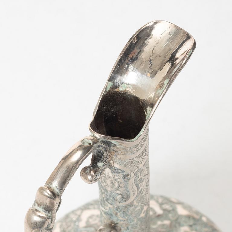 Kanna, silver, persisk, 1900-talest första hälft. Totalvikt 266 gam.