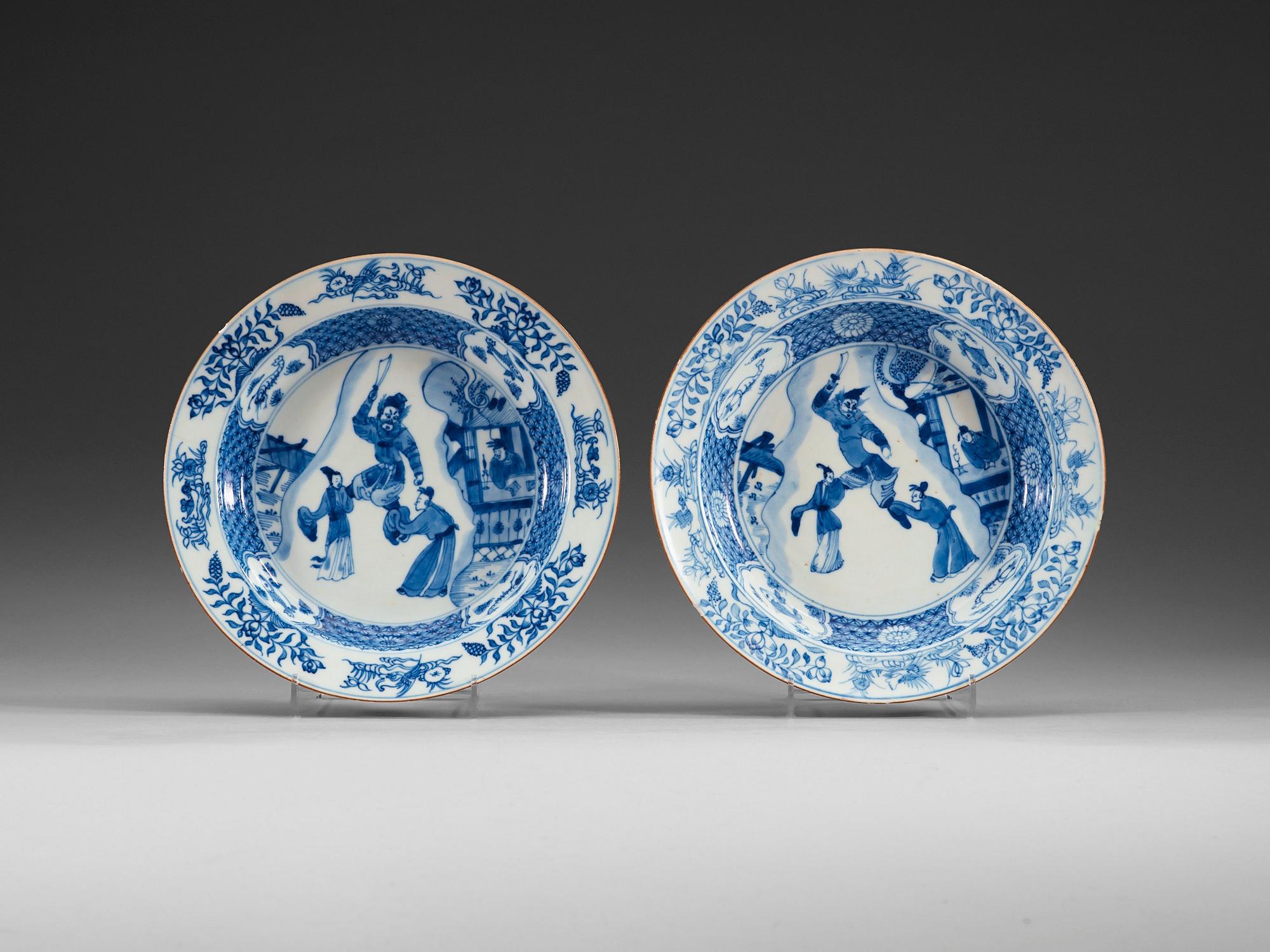 DJUPA TALLRIKAR, två stycken, porslin. Qing dynastin, Kangxi (1662-1722), med hallmärke.
