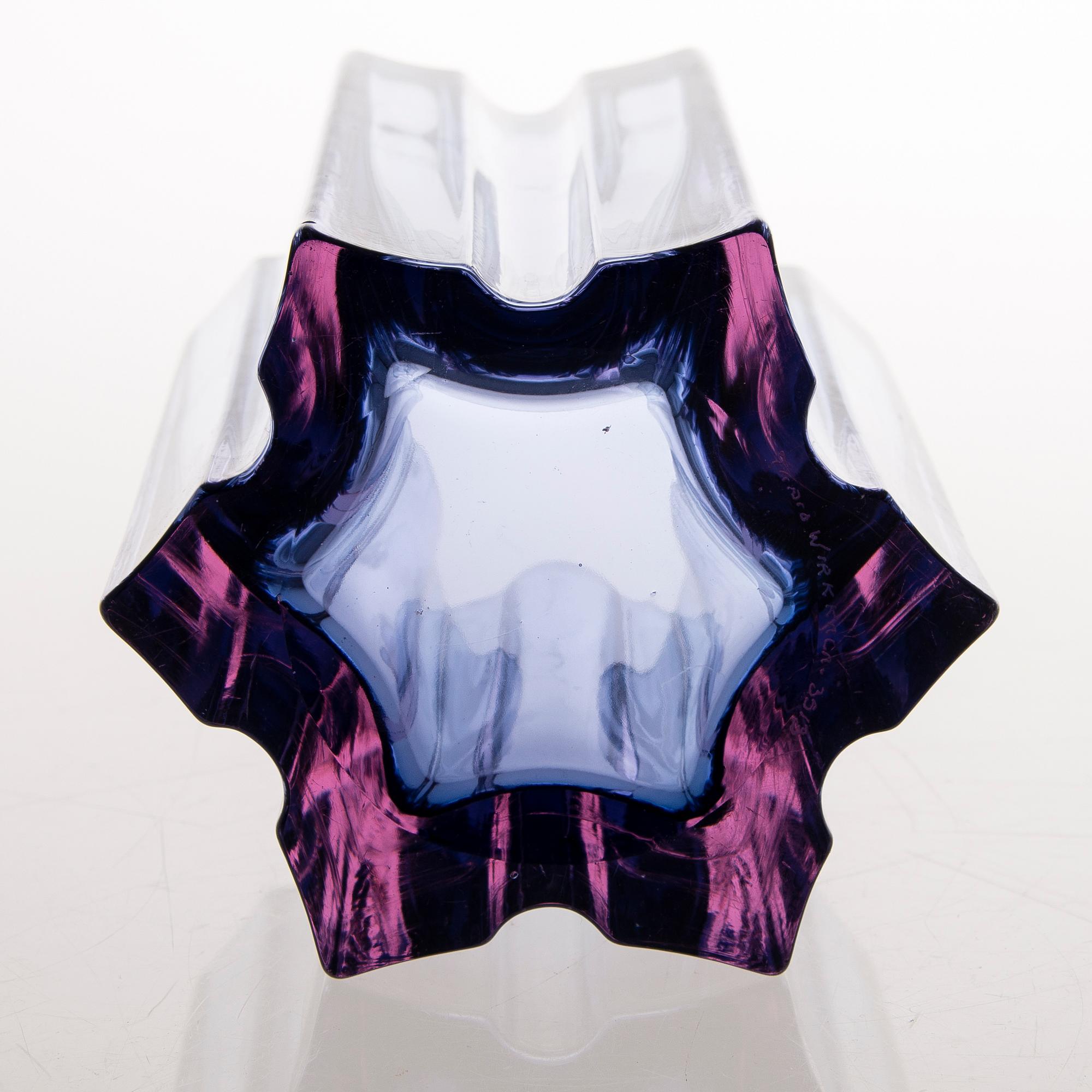 TAPIO WIRKKALA, MALJAKKO, sinistä ja lilanväristä lasia, signerattu Tapio Wirkkala, 3513.