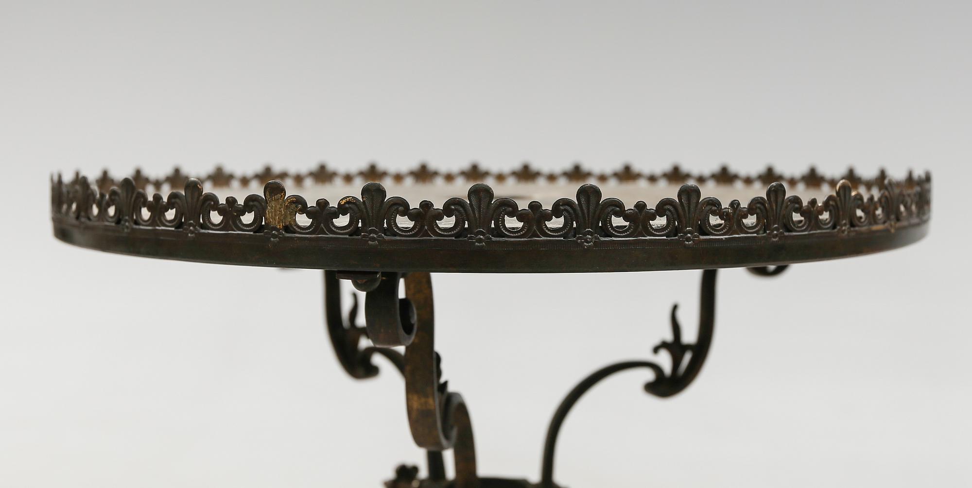 BORD, brons, 1800-talets mitt.