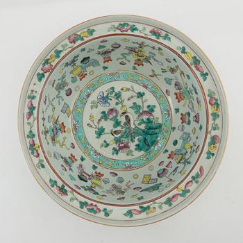 Wash basin China 20th century porcelain.