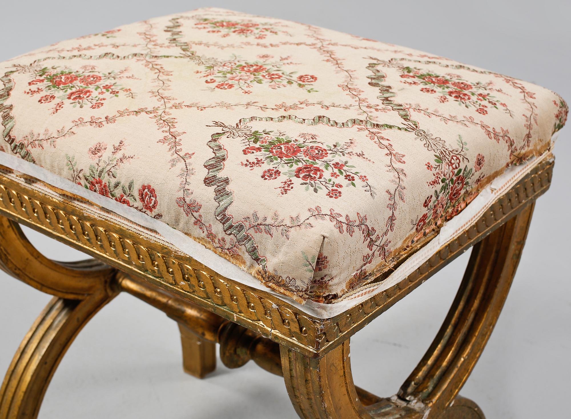TABURETT, sengustaviansk, omkring sekelskiftet 1800.