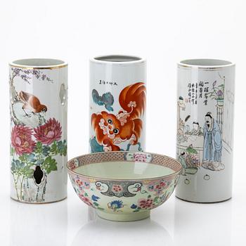 Lot of porcelain, 4 pieces, wig stands/brush pots and a bowl, China, 20th century.