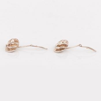 Theresia Hvorslev ett par örhängen silver.