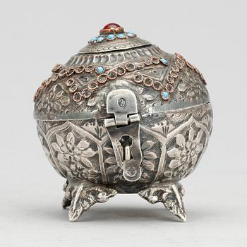 DOSA, silver, Turkiet, troligen omkring sekelskiftet 1900. Vikt ca 78 gram.