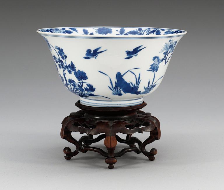 A blue and white bowl, Qing dynasty, Kangxi (1662-1722).