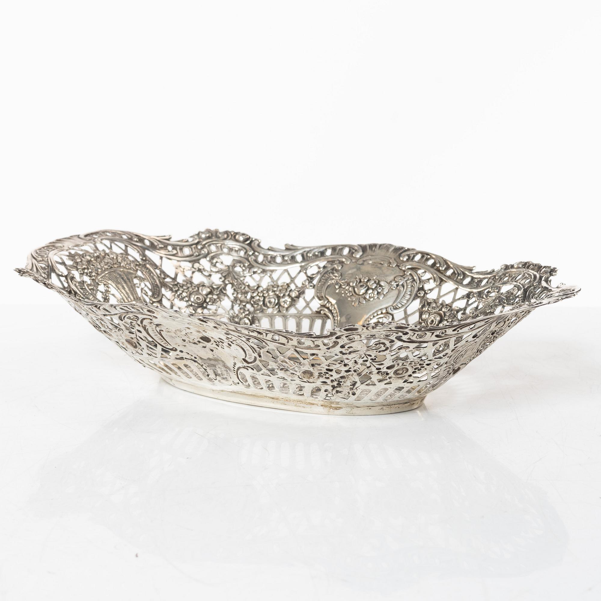 A silver bread basket, Swedish import mark, circa 1900.