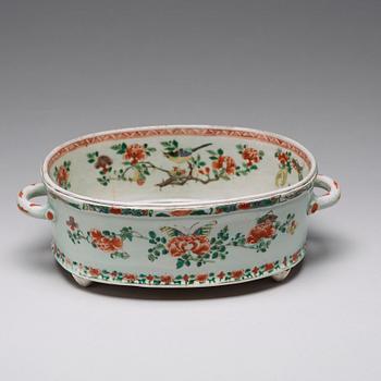 A famille verte Jardiniere/Basket, Qing dynasty, Kangxi (1662-1722).