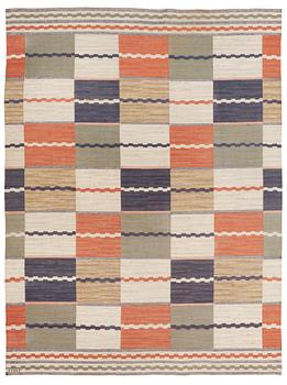 523. CARPET. "Vita Rutmattan". Flat weave. 317 x 236,5 cm. Signed MMF.