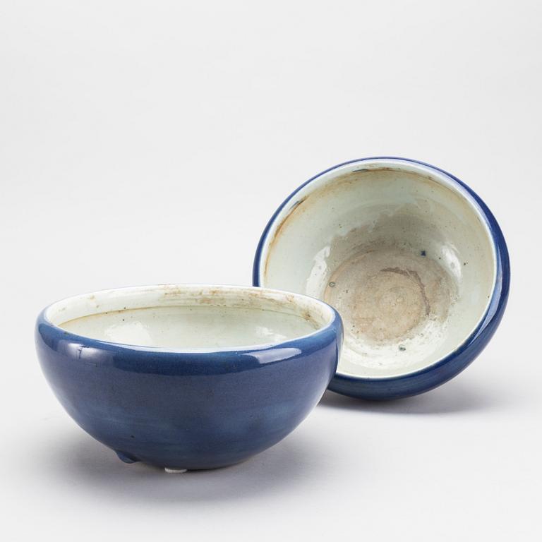 A PAIR OF  CHINESE  PORCELAIN BOWLS. QIANLONG (1736-95).