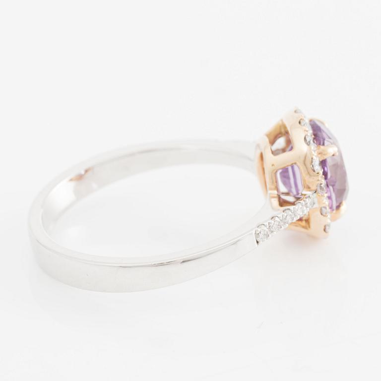 Ring 18K gold with pink sapphire and brilliant-cut diamonds.