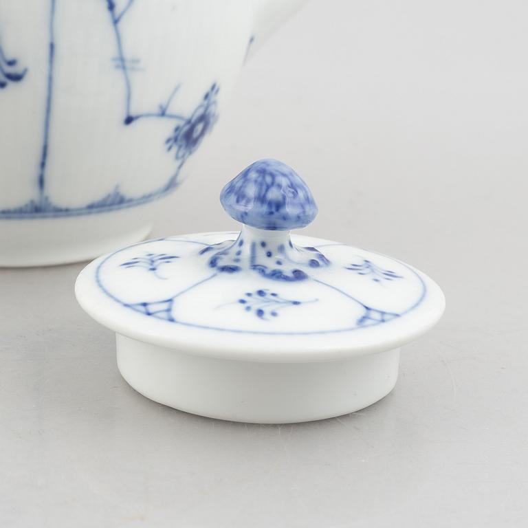 A teapot, two cups with saucers, custard cup and an ink stand, "Blue Fluted" / "Musselmalet", Royal Copenhagen.