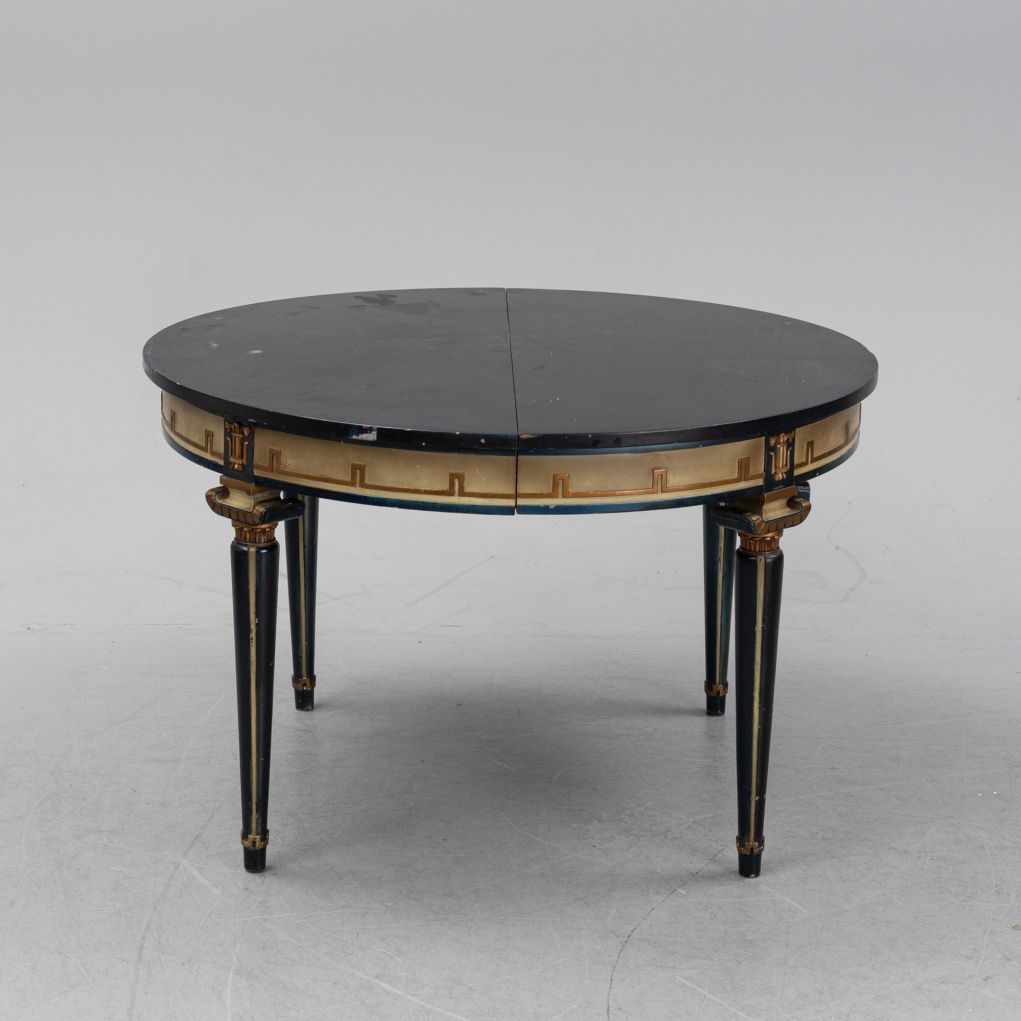A painted, round art deco dining table from the 1920s.
