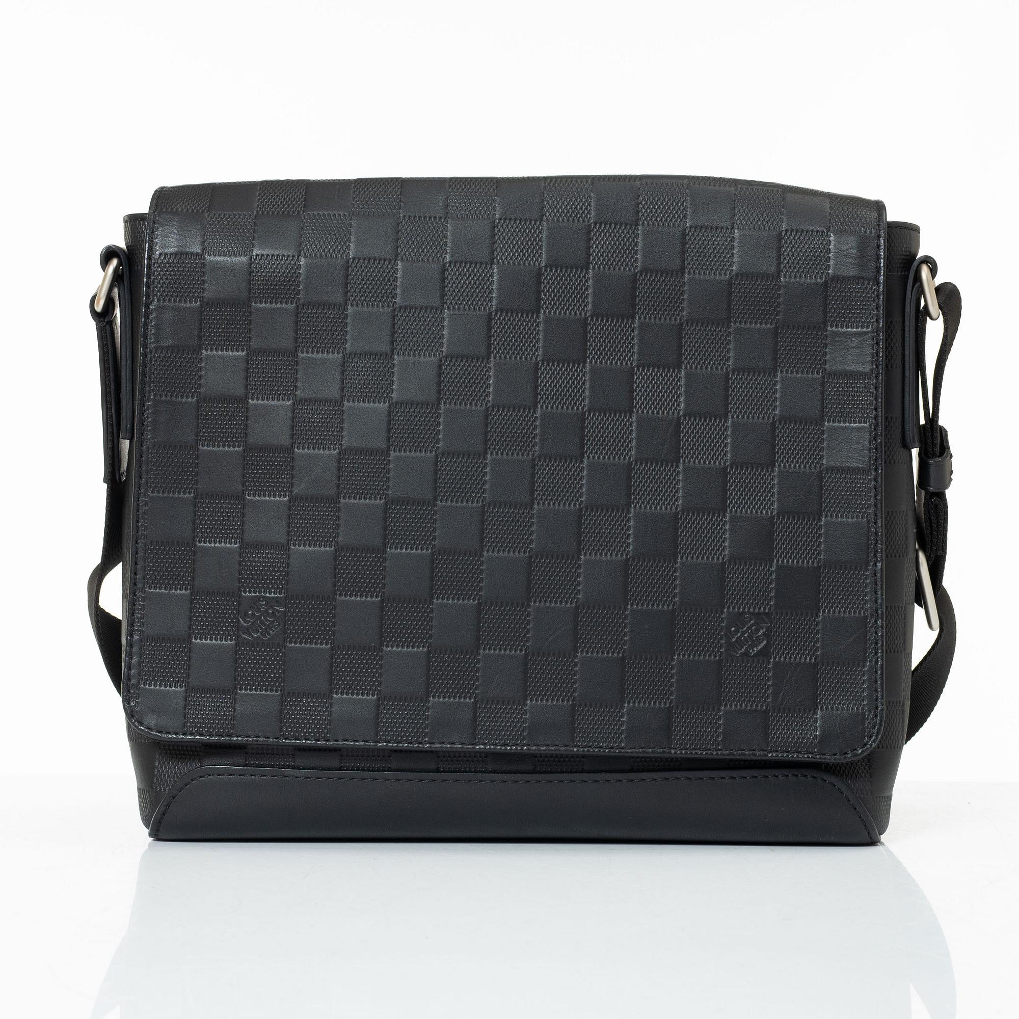 Louis Vuitton, Bag, "District Pm".