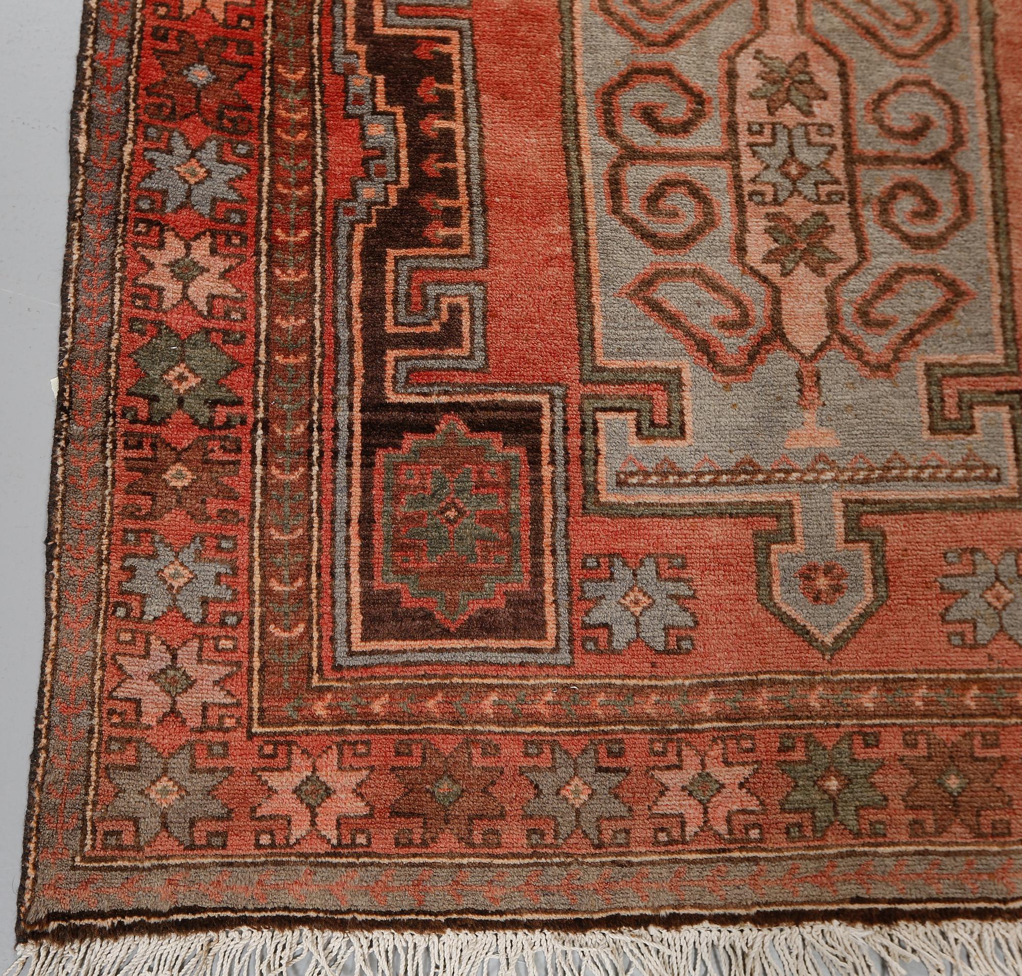 MATTA, orientalisk, 1900-talets andra hälft, 245x130 cm.