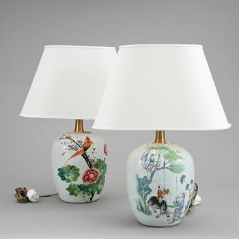 BORDSLAMPOR, 2 st, porslin, Kina, 1900-tal.