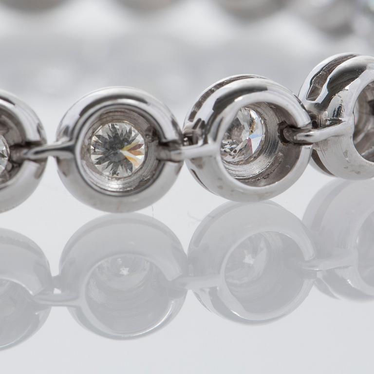 ARMBAND, 18K vitguld med briljantslipade diamanter ca 4.35 ct.