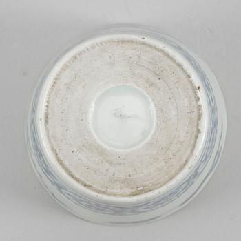 YTTERFODER, 2+1 samt SALTKAR, porslin, Kina, Qing dynastin, bland annat Qianlong (1735-96).