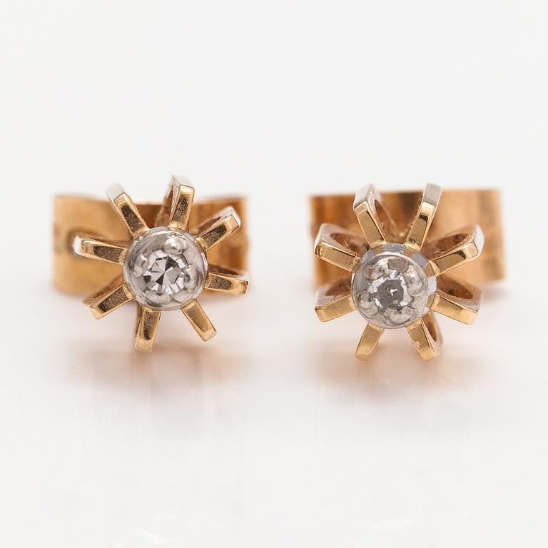 Elis Kauppi, A pair of 14K gold earrings with diamonds ca. 0.02 ct in total. Kupittaan kulta, Turku 1969.