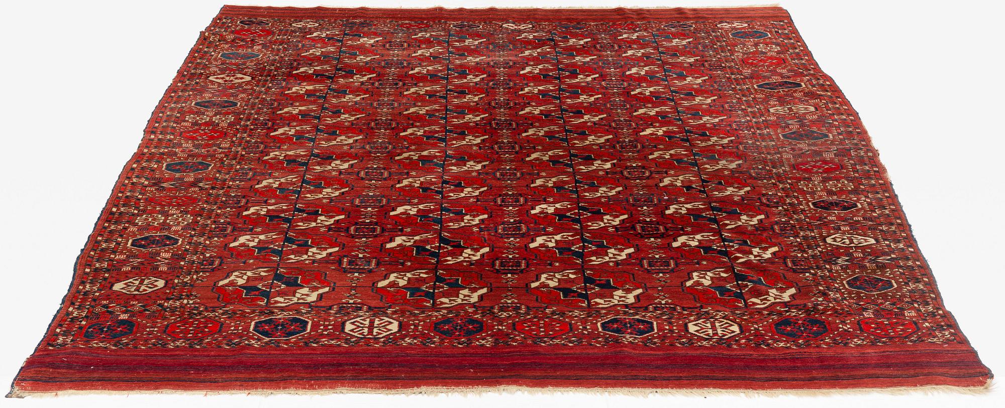 A main carpet, antique, Tekke ca 287 x 215 cm (as well as 1 cm flat weave at the ends).