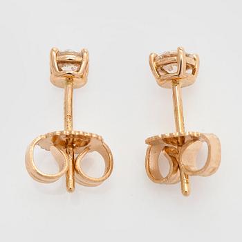 Tiffany & Co, örhängen, "Tiffany Solitaire", 18K guld och briljantslipade diamanter.