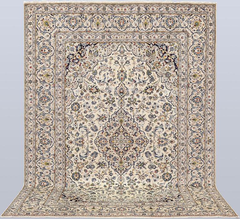 A Keshan carpet, 347 x 245 cm.