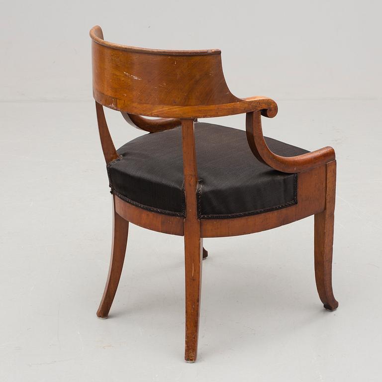 KARMSTOL/SKRIVBORDSSTOL, empire. 1800-talets andra kvartal.